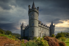 een rechthoekig fort bij het Schotse havenplaatsje Inveraray. Het kasteel aan de oevers van Loch Fyne in de Schotse regio Argyll. Sinds de 17e eeuw is het in het bezit van de hertogen van Argyll. Het gebouw is in neogotische stijl opgetrokken en heeft vier kegelvormige torens.