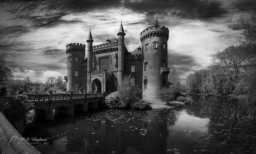 het waterslot Schloß Moyland is een neogotisch kasteel in de gemeente Bedburg-Hau nabij Kleve in Duitsland. Het ligt in het dorp Till-Moyland.