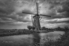 Boezemmolen No. 6 is een windmolen in Haastrecht in de Nederlandse provincie Zuid-Holland. Het is een ronde stenen molen met een uitgesproken klokvorm. Met een vlucht van meer dan dertig meter is dit de molen met de grootste vlucht van Nederland.